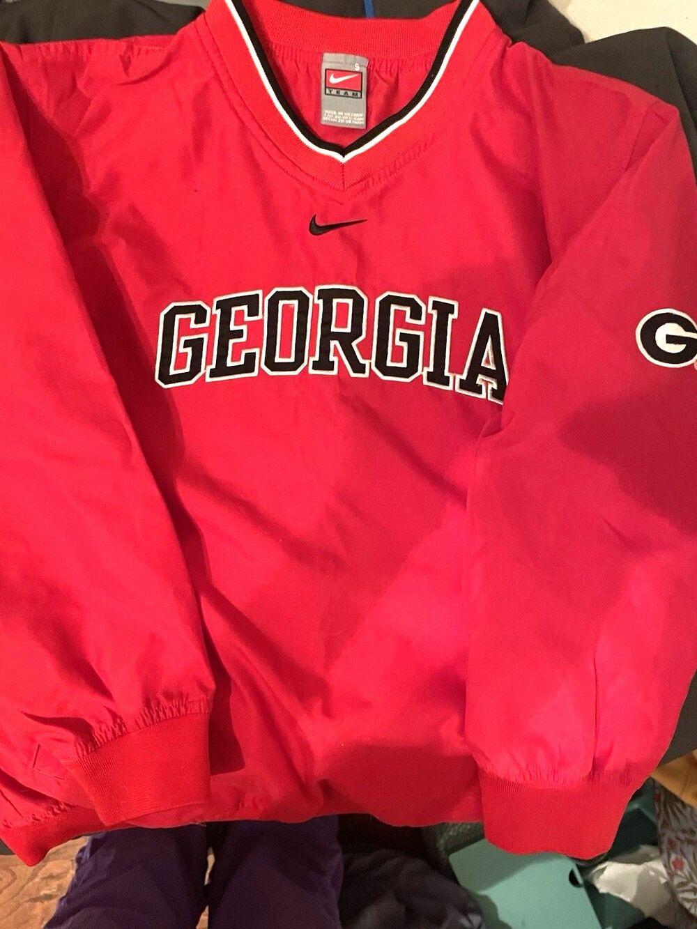 Georgia Nike team Pullover Youth S- shoul-waist 22in,chest18in., sh to wrist